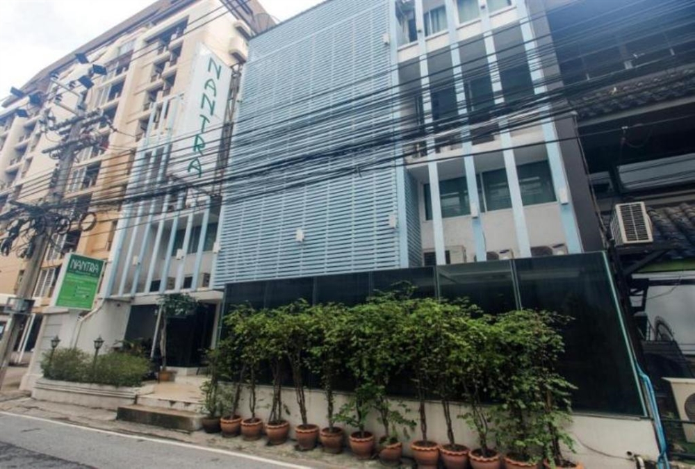 นันตรา เพลินจิต, โรงแรม