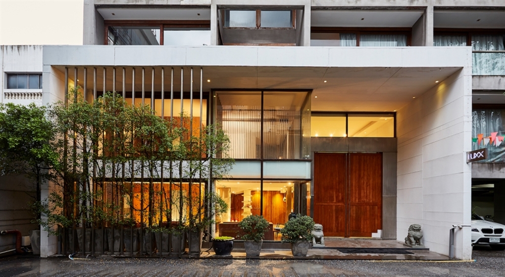 ลักซ์ เอ็กซ์แอล หลังสวน, โรงแรม
